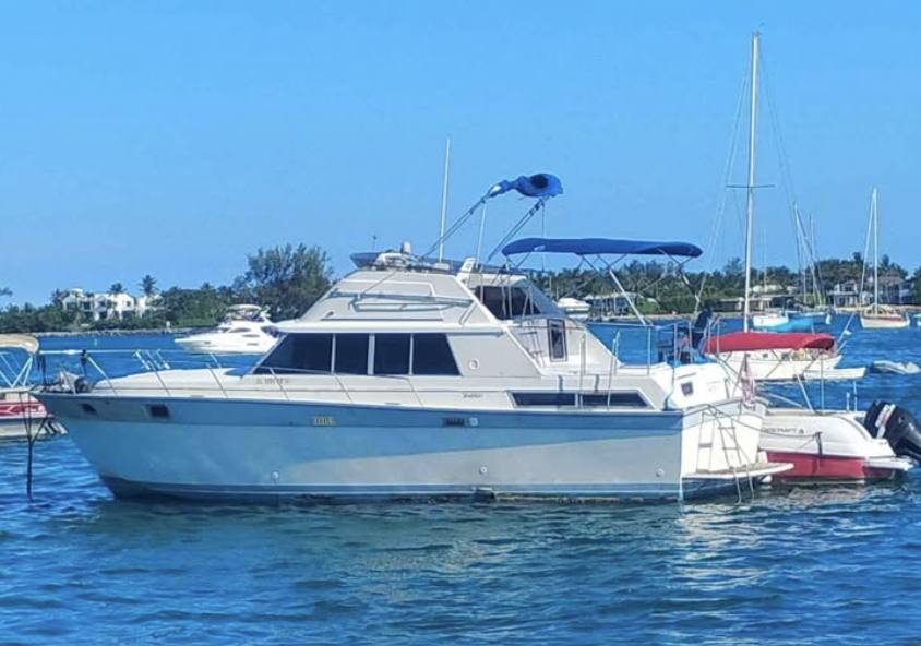 40 ft Silverton Liveaboard Cabin Boat