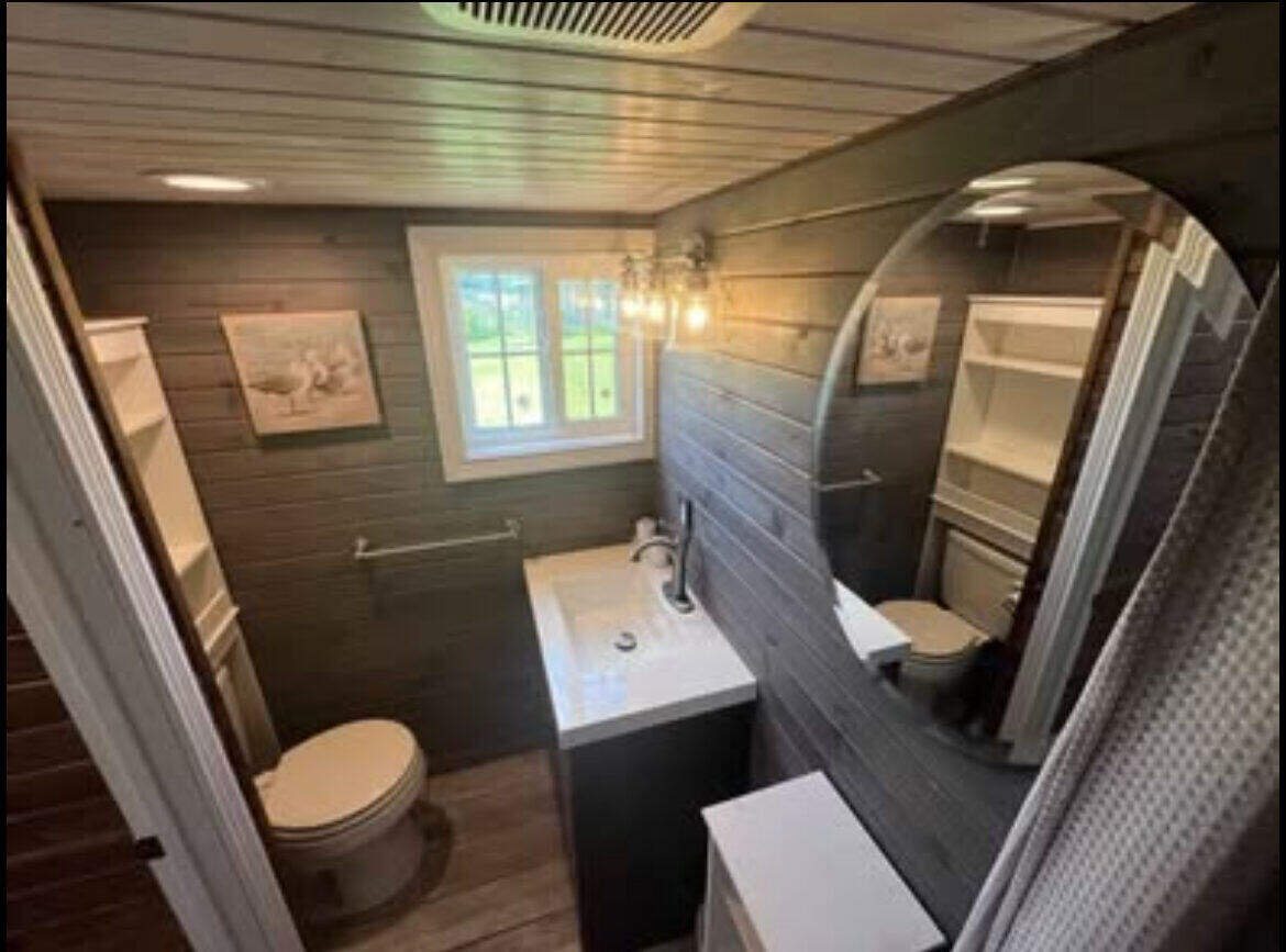 1 Bed 1 Bath THOW — Gorgeous Amish Built Home — North Fort Myers, FL photo 3