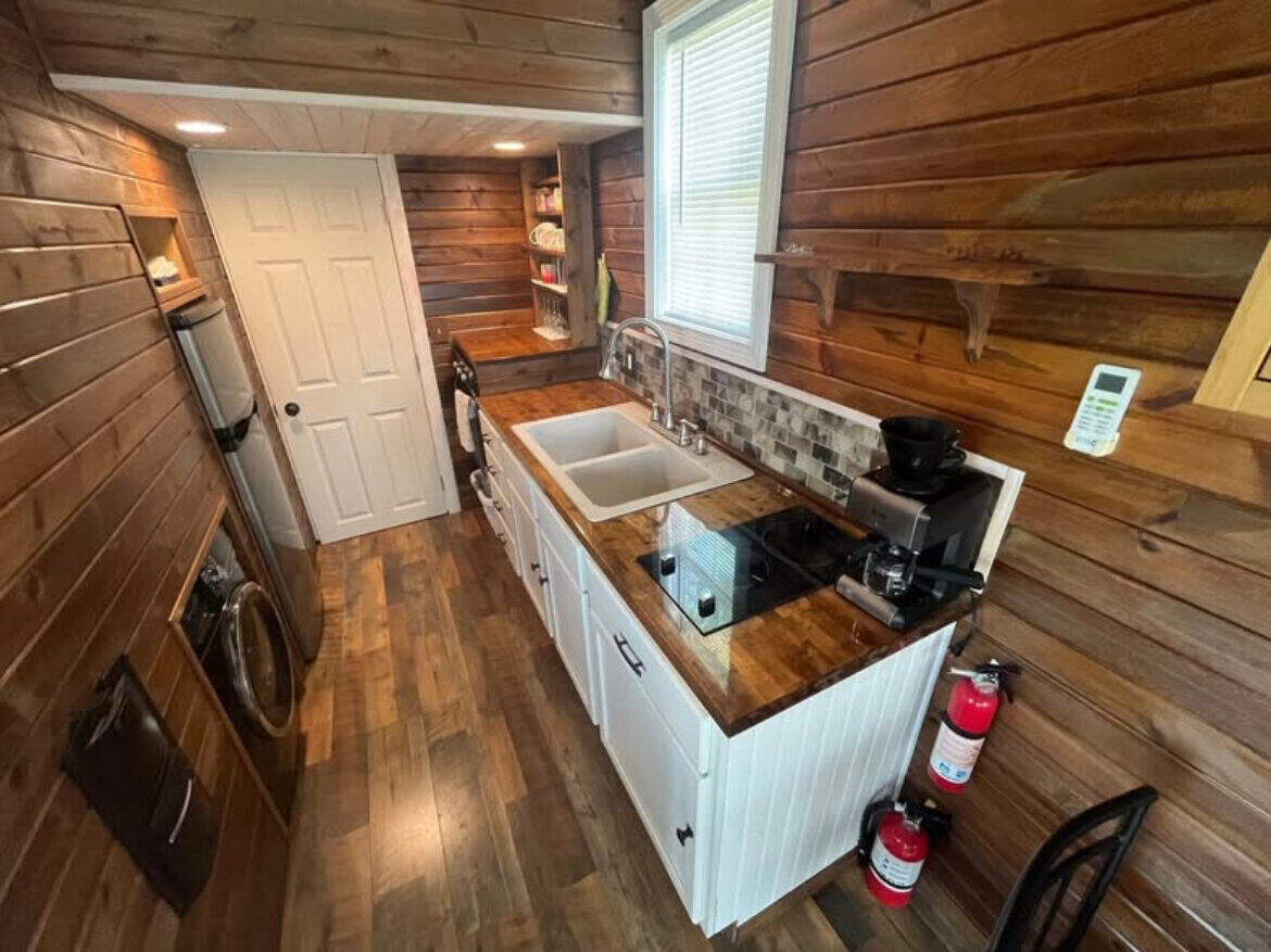 1 Bed 1 Bath THOW — Gorgeous Amish Built Home — North Fort Myers, FL photo 4
