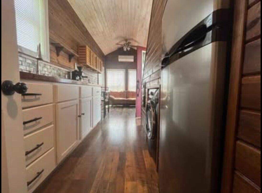 1 Bed 1 Bath THOW — Gorgeous Amish Built Home — North Fort Myers, FL photo 5