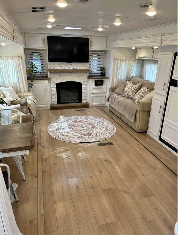 2017 Jayco Eagle 339 — Fully Renovated