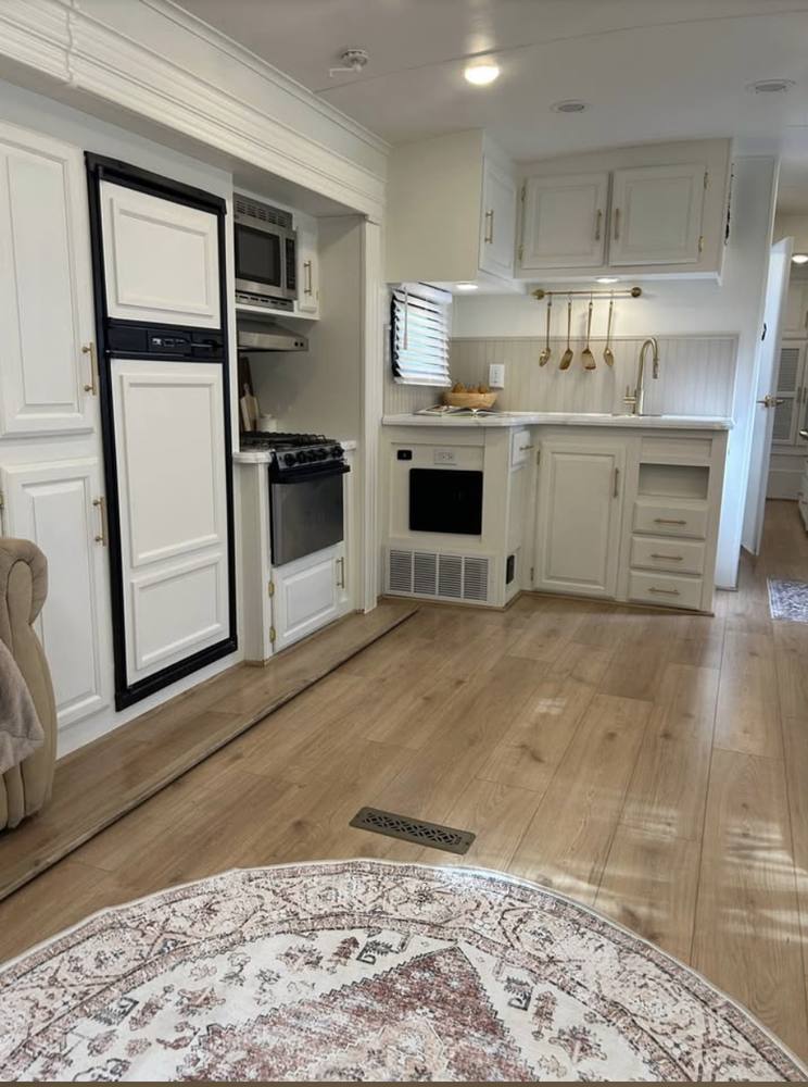 2017 Jayco Eagle 339 — Fully Renovated photo 5