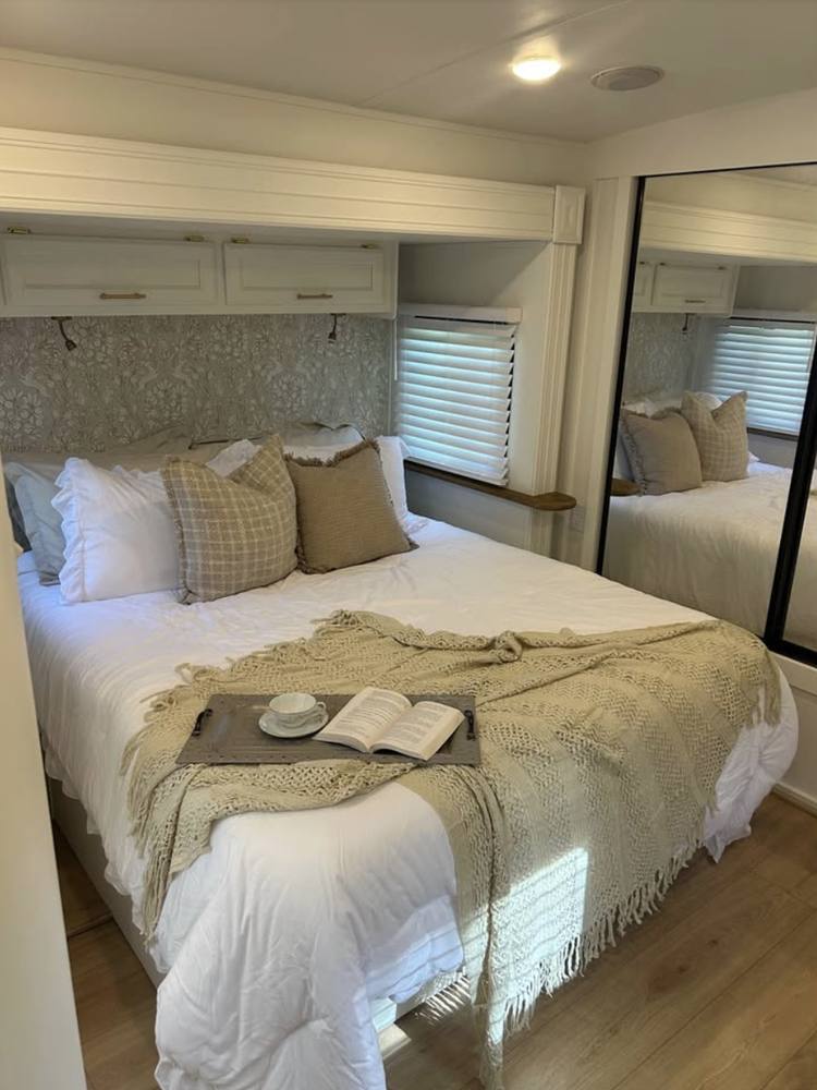 2017 Jayco Eagle 339 — Fully Renovated photo 8