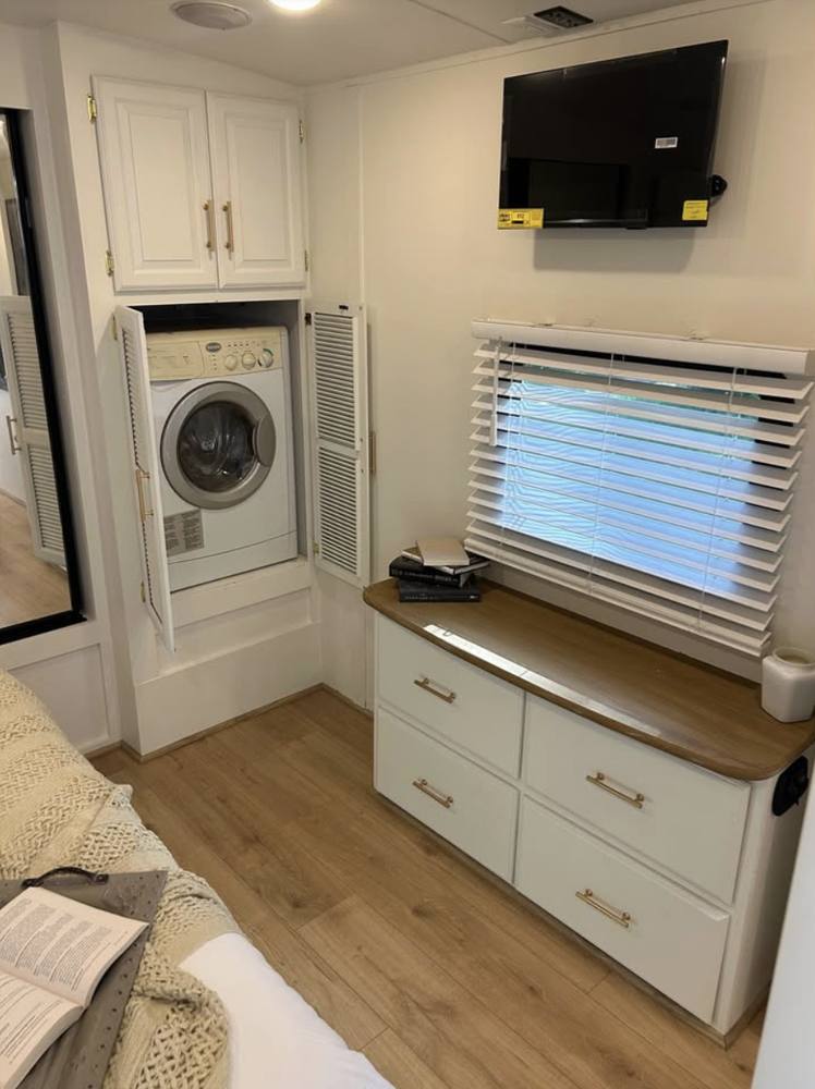2017 Jayco Eagle 339 — Fully Renovated photo 9