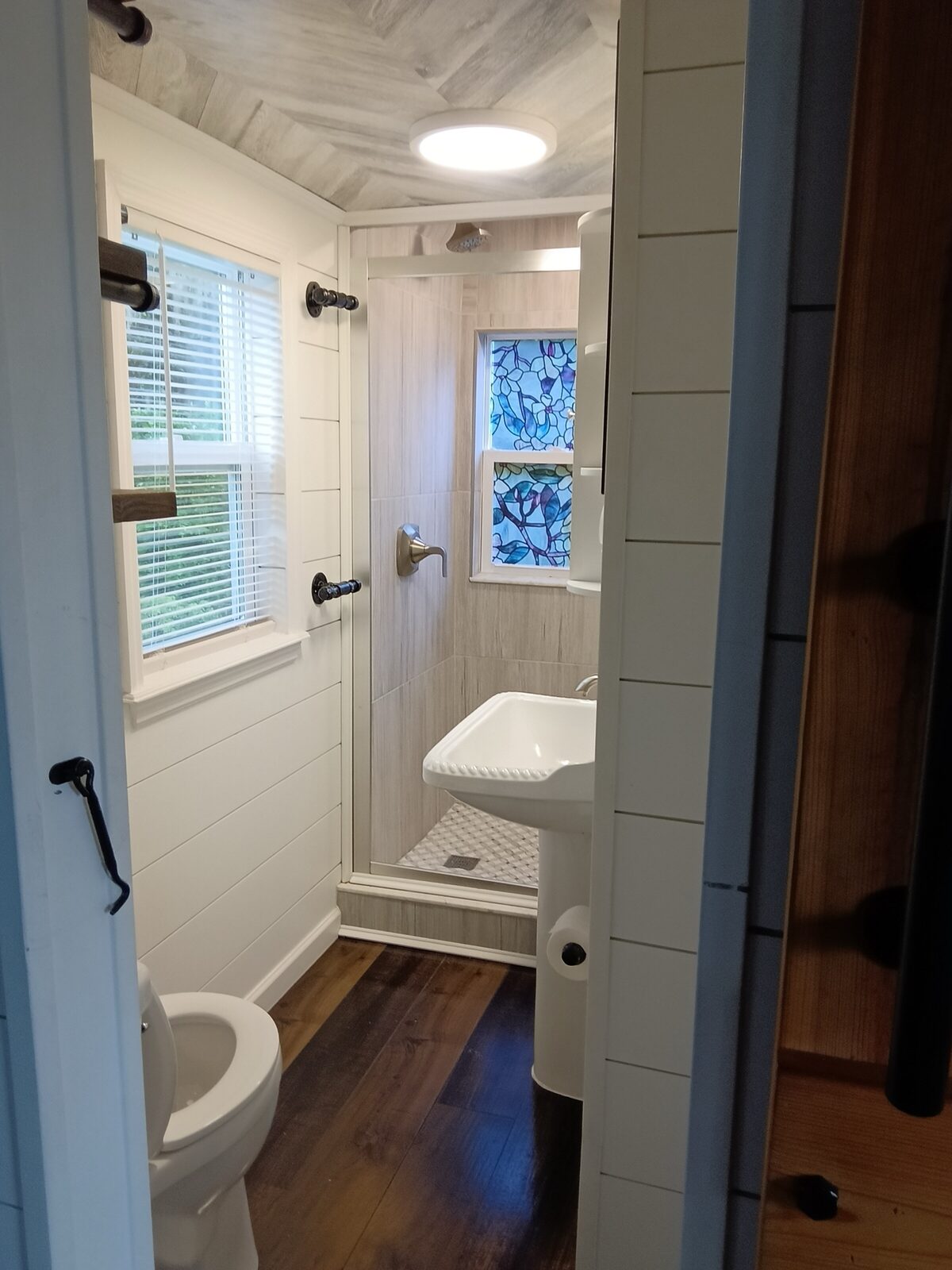 2 Bed, 1 Bath — Luxury Tiny Home — Clean Title photo 6