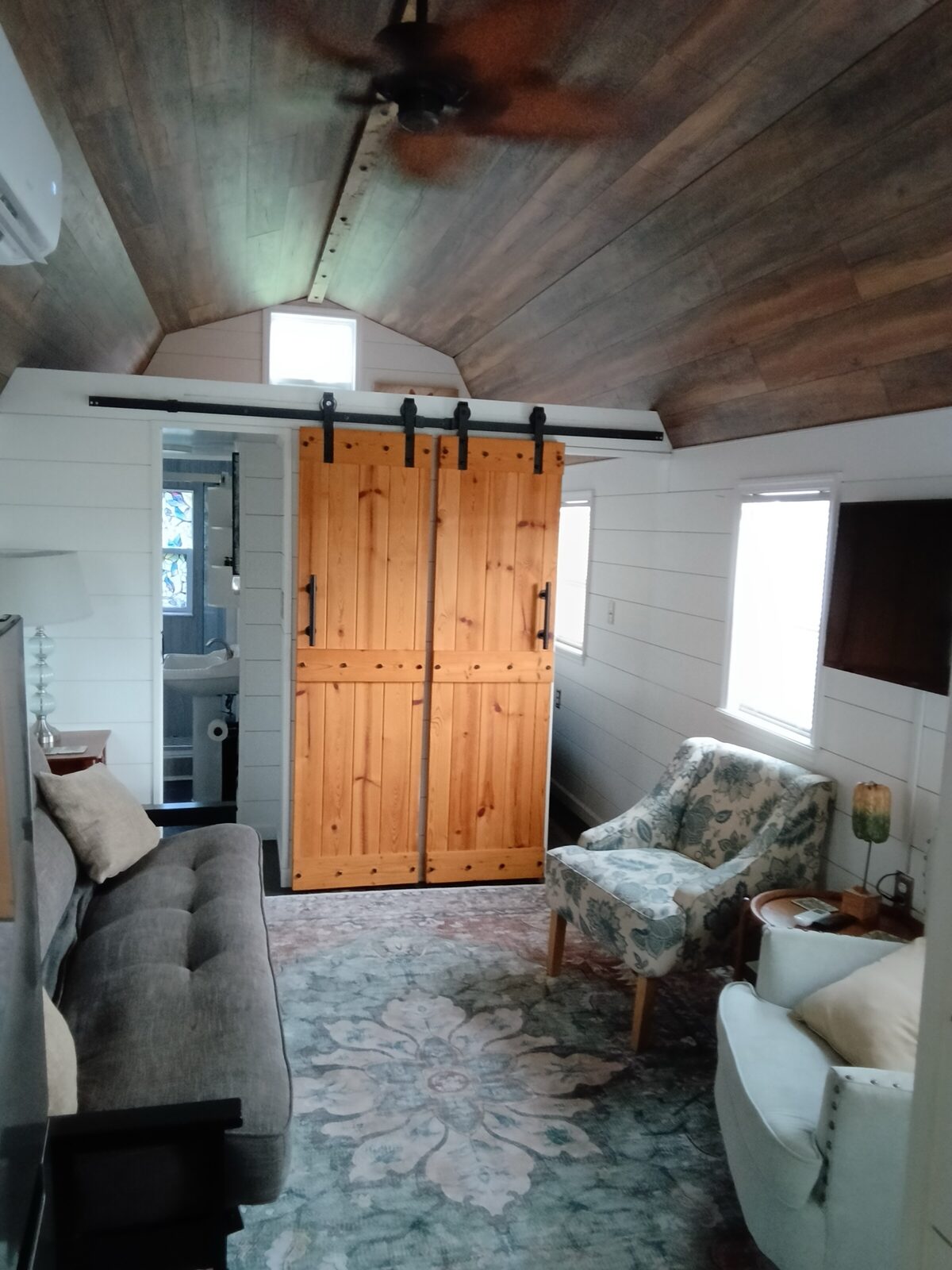 2 Bed, 1 Bath — Luxury Tiny Home — Clean Title photo 7